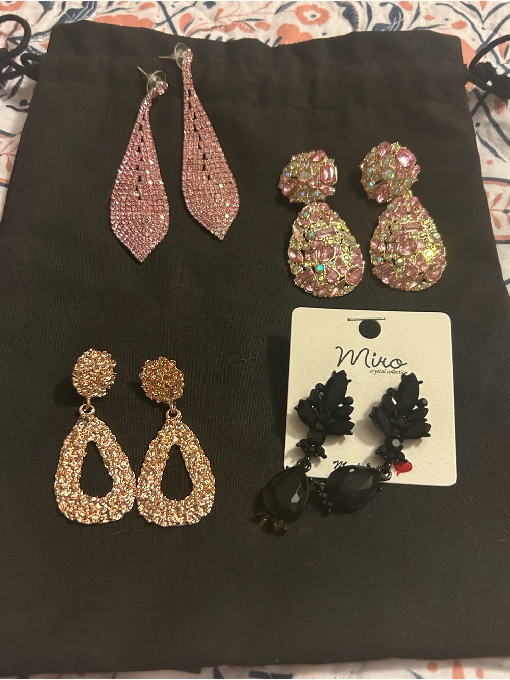 Earrings Lot of 4 pair Pink Sparkle &  Black Drop Elegant Black Resin